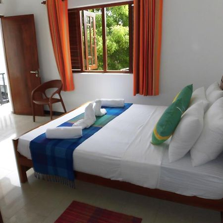 Pick & Go White House Bed & Breakfast Negombo Exterior photo