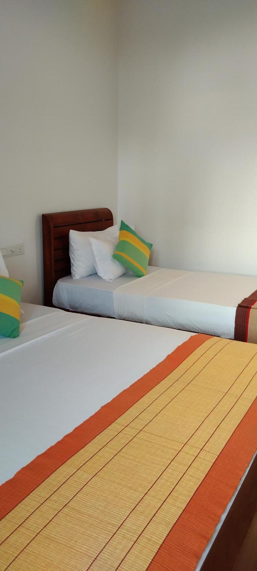 Pick & Go White House Bed & Breakfast Negombo Exterior photo