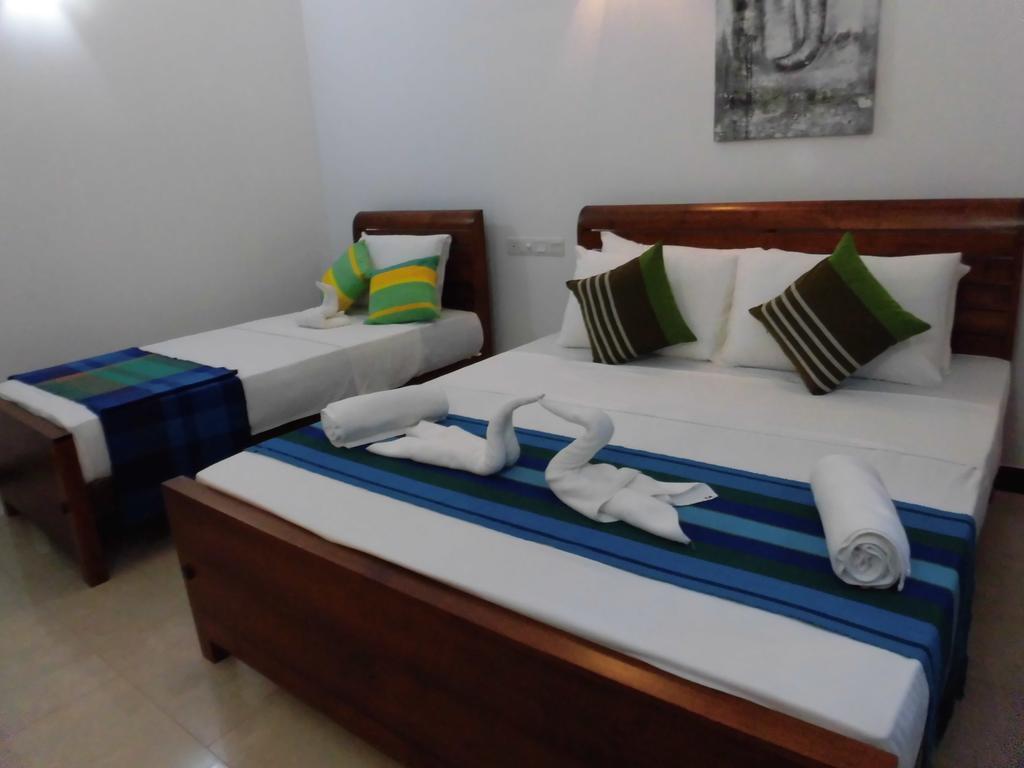 Pick & Go White House Bed & Breakfast Negombo Exterior photo