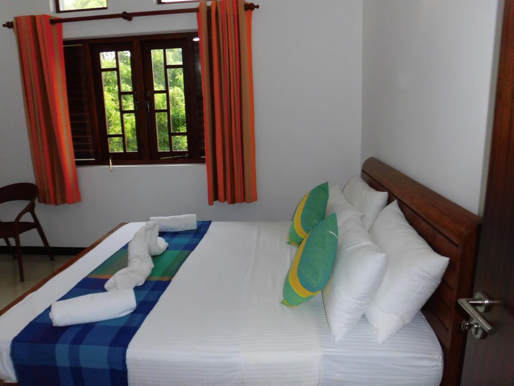 Pick & Go White House Bed & Breakfast Negombo Exterior photo