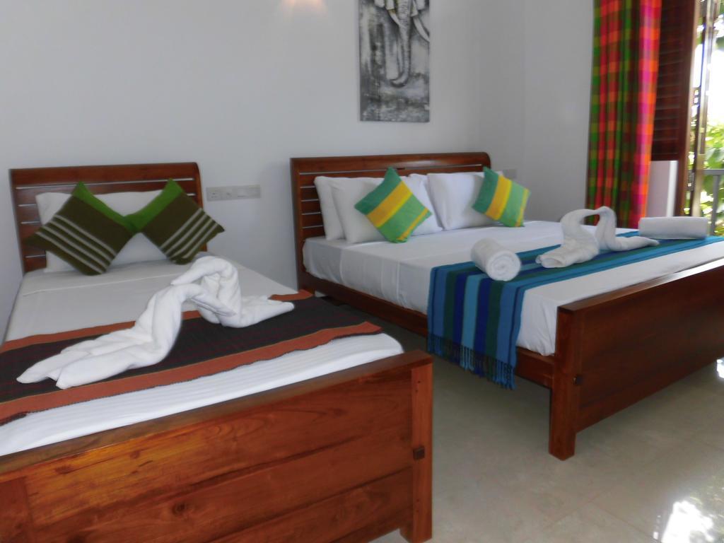 Pick & Go White House Bed & Breakfast Negombo Exterior photo