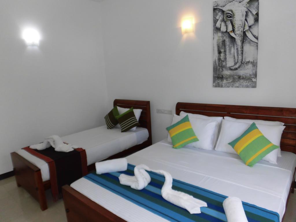 Pick & Go White House Bed & Breakfast Negombo Exterior photo