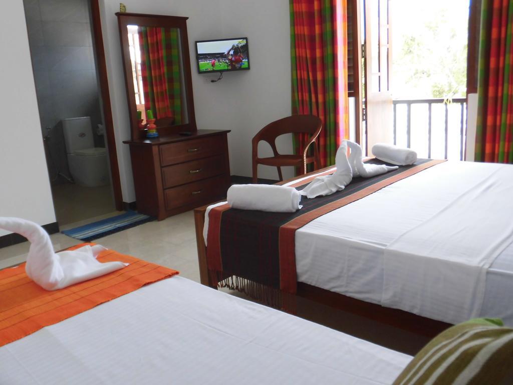 Pick & Go White House Bed & Breakfast Negombo Exterior photo