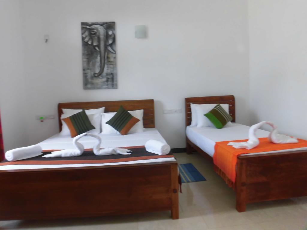 Pick & Go White House Bed & Breakfast Negombo Exterior photo