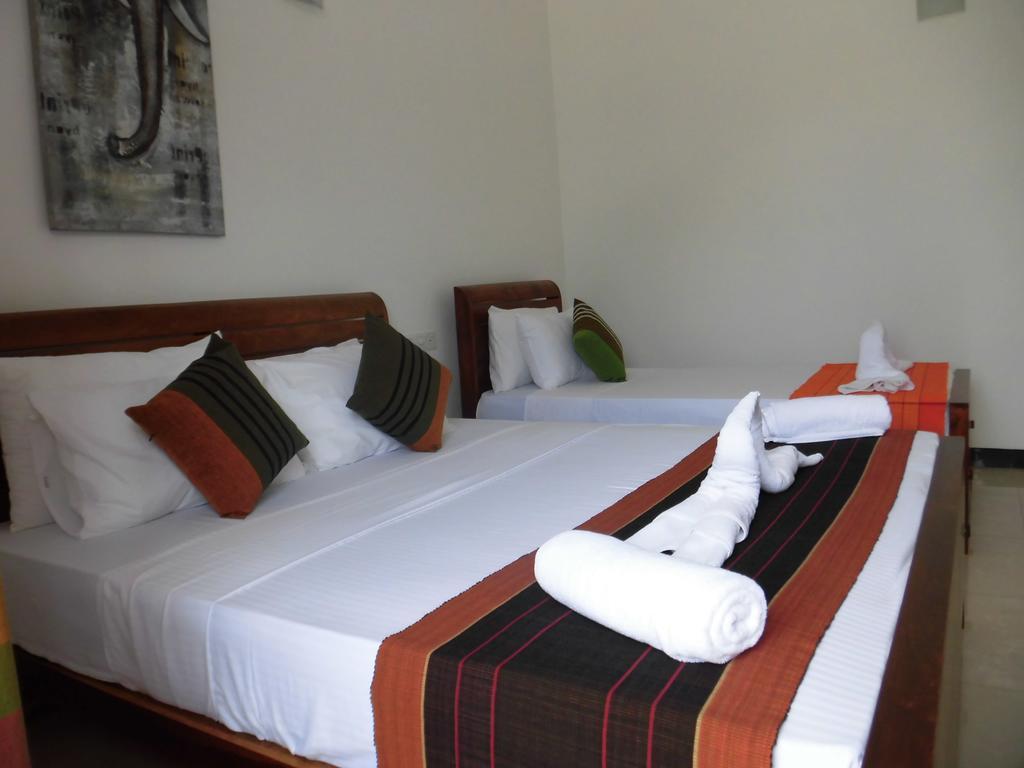 Pick & Go White House Bed & Breakfast Negombo Exterior photo