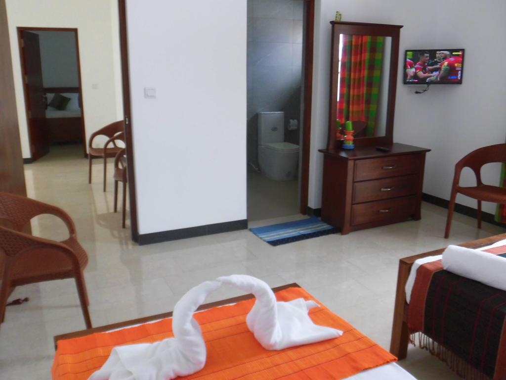 Pick & Go White House Bed & Breakfast Negombo Exterior photo