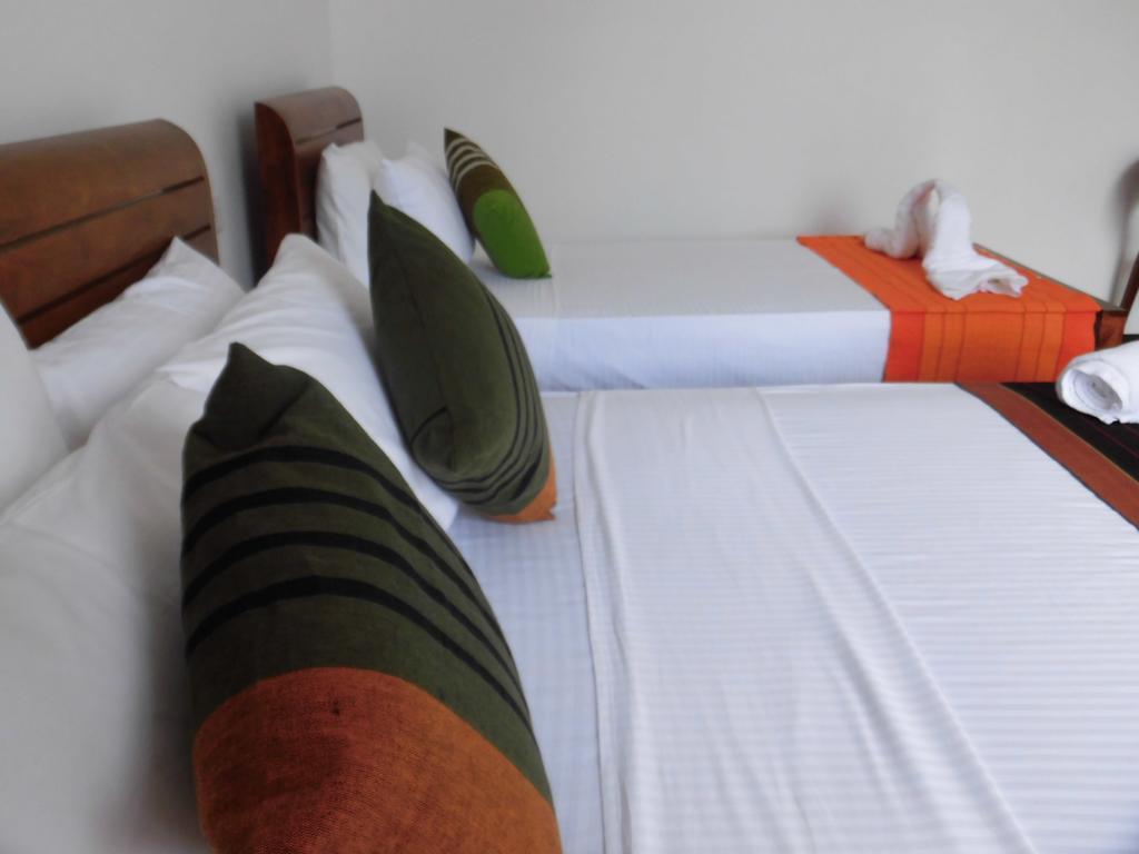 Pick & Go White House Bed & Breakfast Negombo Exterior photo