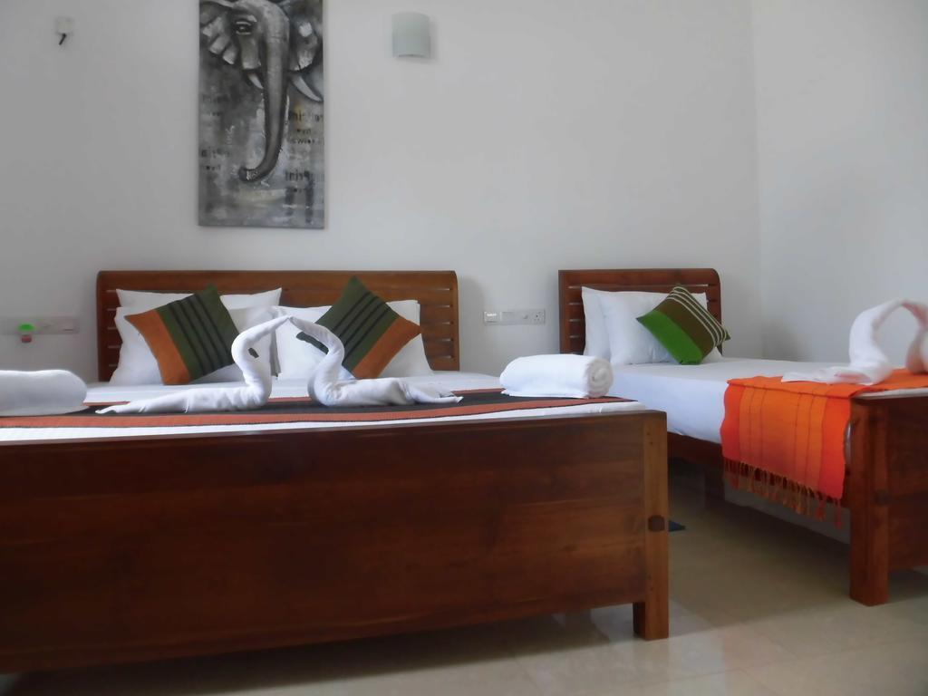 Pick & Go White House Bed & Breakfast Negombo Exterior photo