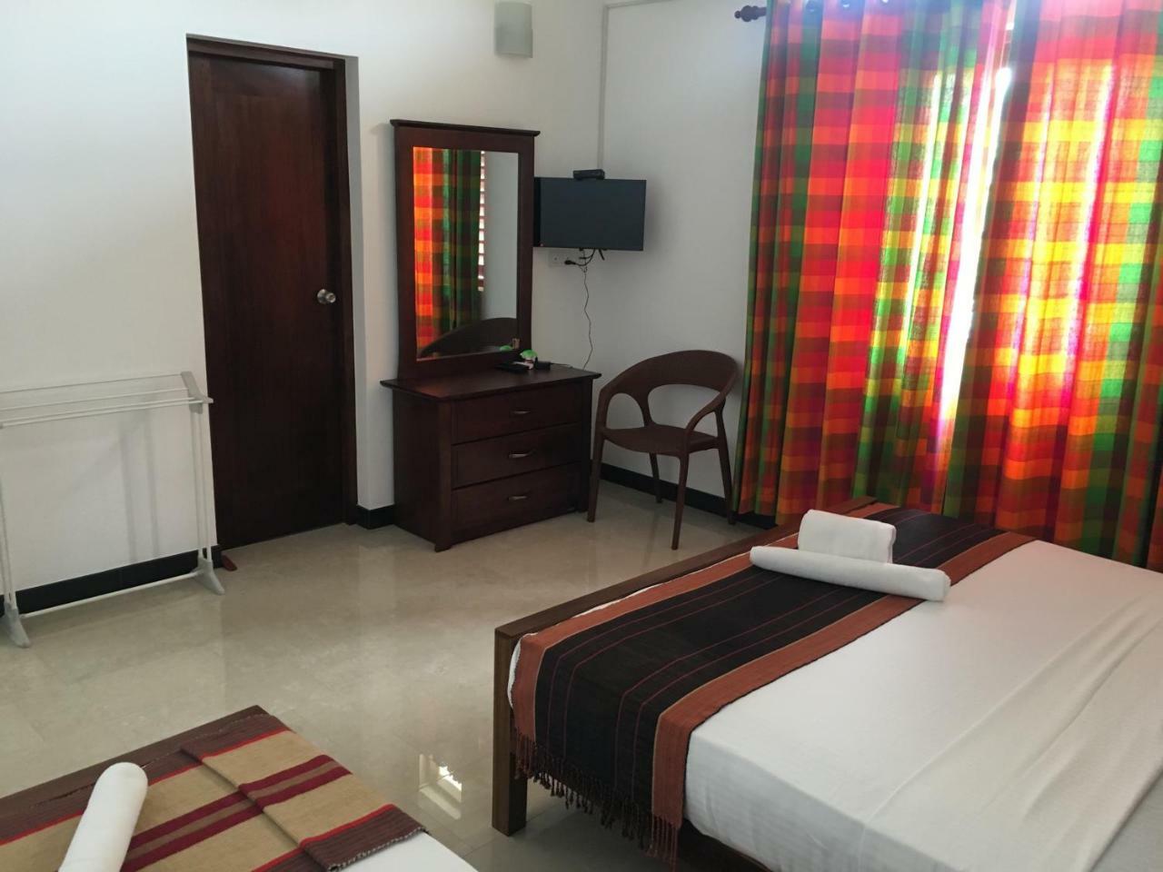 Pick & Go White House Bed & Breakfast Negombo Exterior photo
